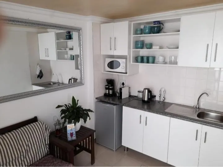 Rondebosch East Strictly Halaal Bachelor Cottage Cape Town